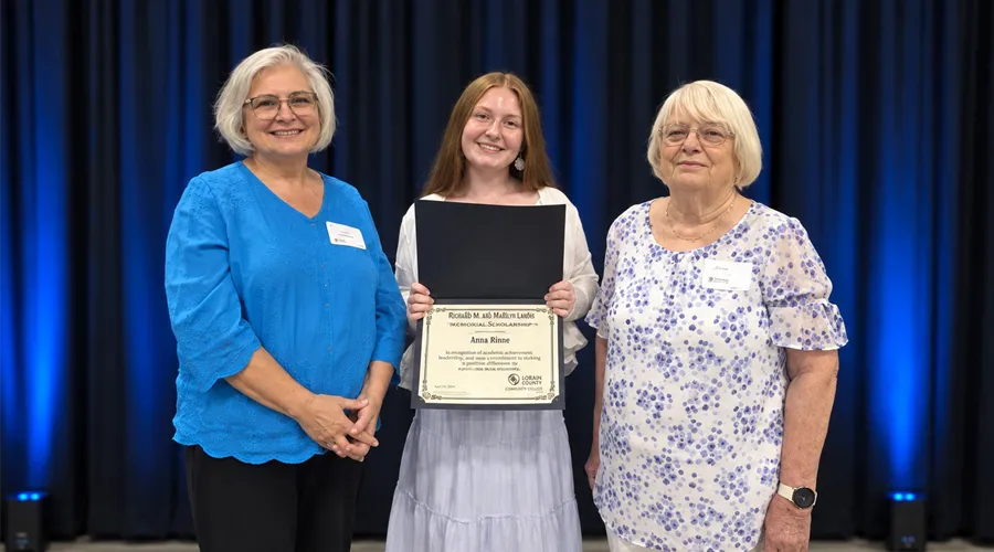 Sara Beal receiving a 2026 Fairfield Women scholarship